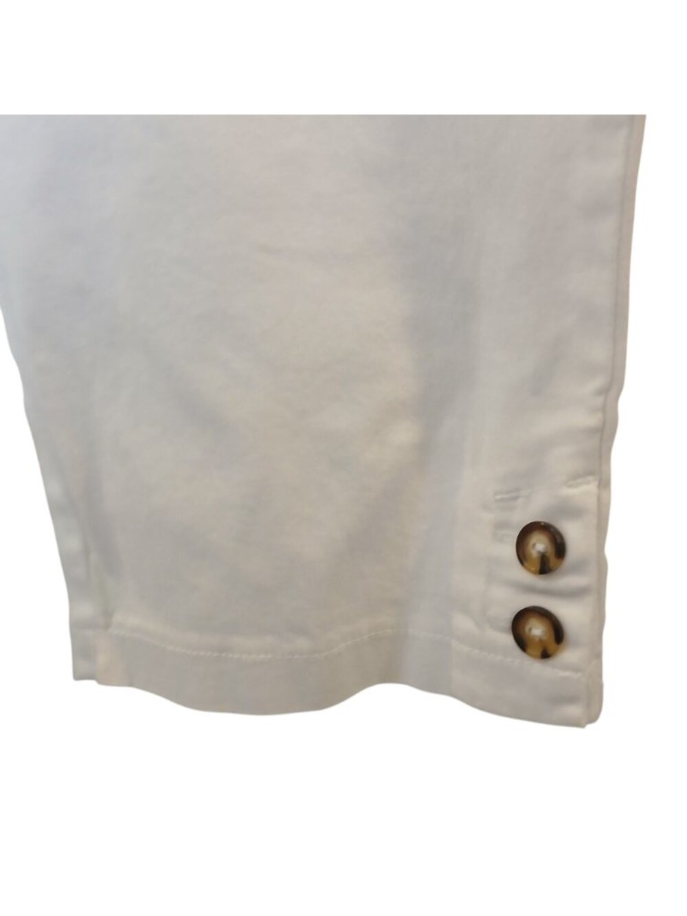 Croft & Barrow Womens White Petite 8P Bermuda Shorts With Button Accents #I-8 - Picture 3 of 8